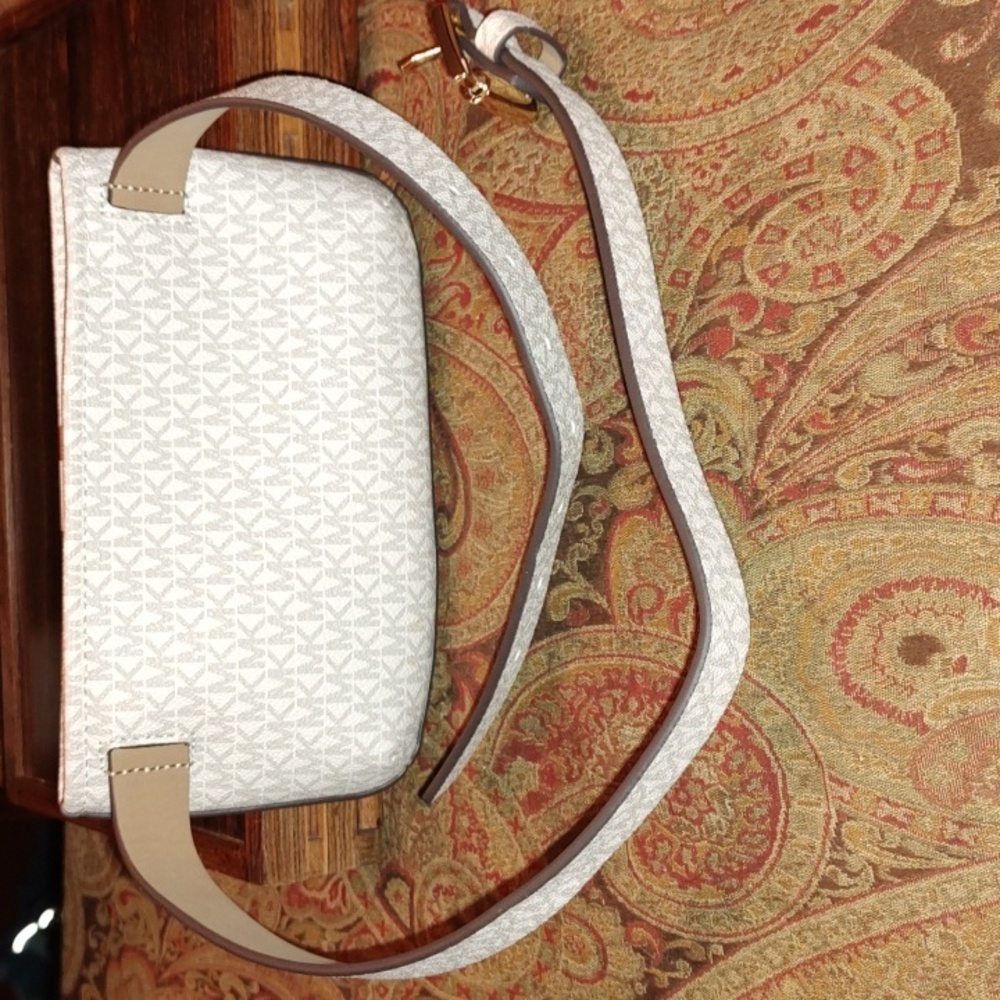 Michael Kors Belt Bag. Size S/M. $185 retail. Coated Canvas.Excellent Condition. - Picture 3 of 11